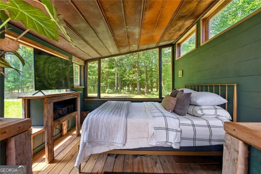 961 Birdie Road