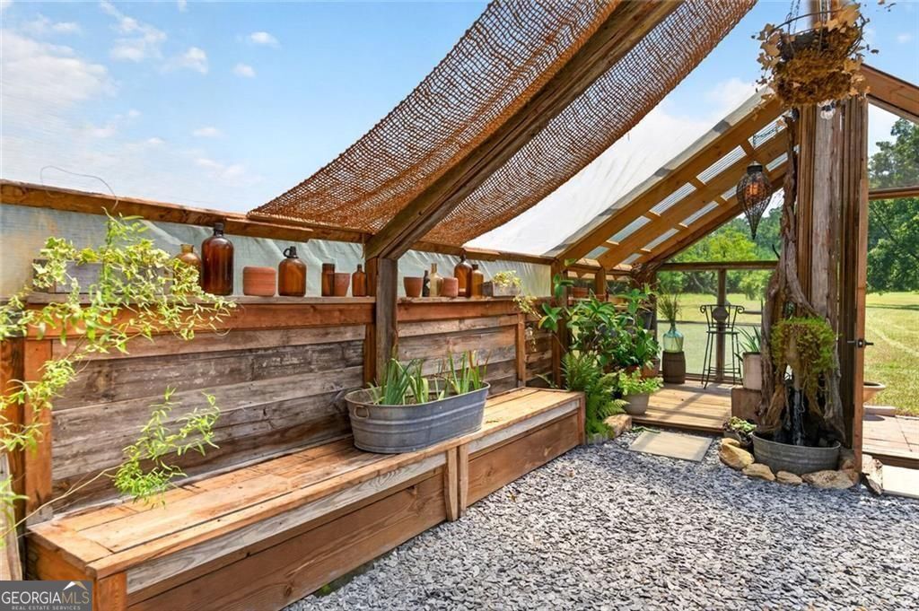 961 Birdie Road