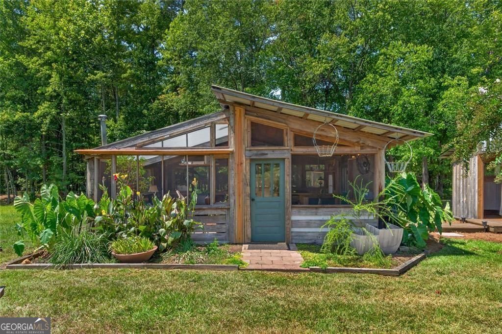 961 Birdie Road