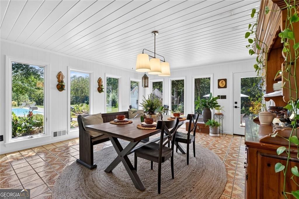 961 Birdie Road