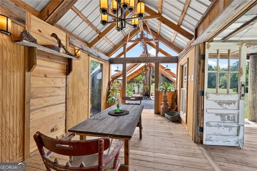 961 Birdie Road
