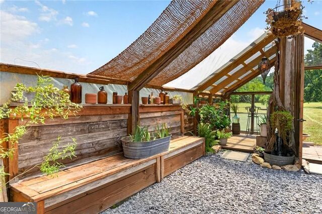 961 Birdie Road