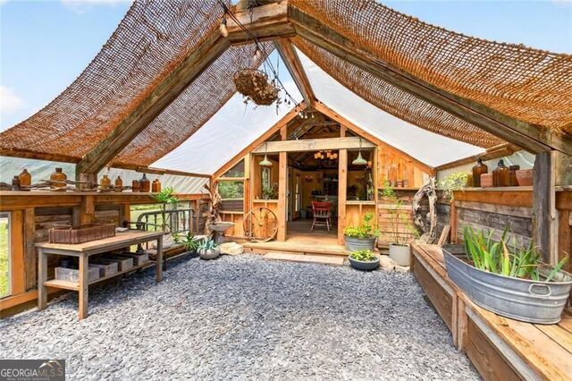 961 Birdie Road