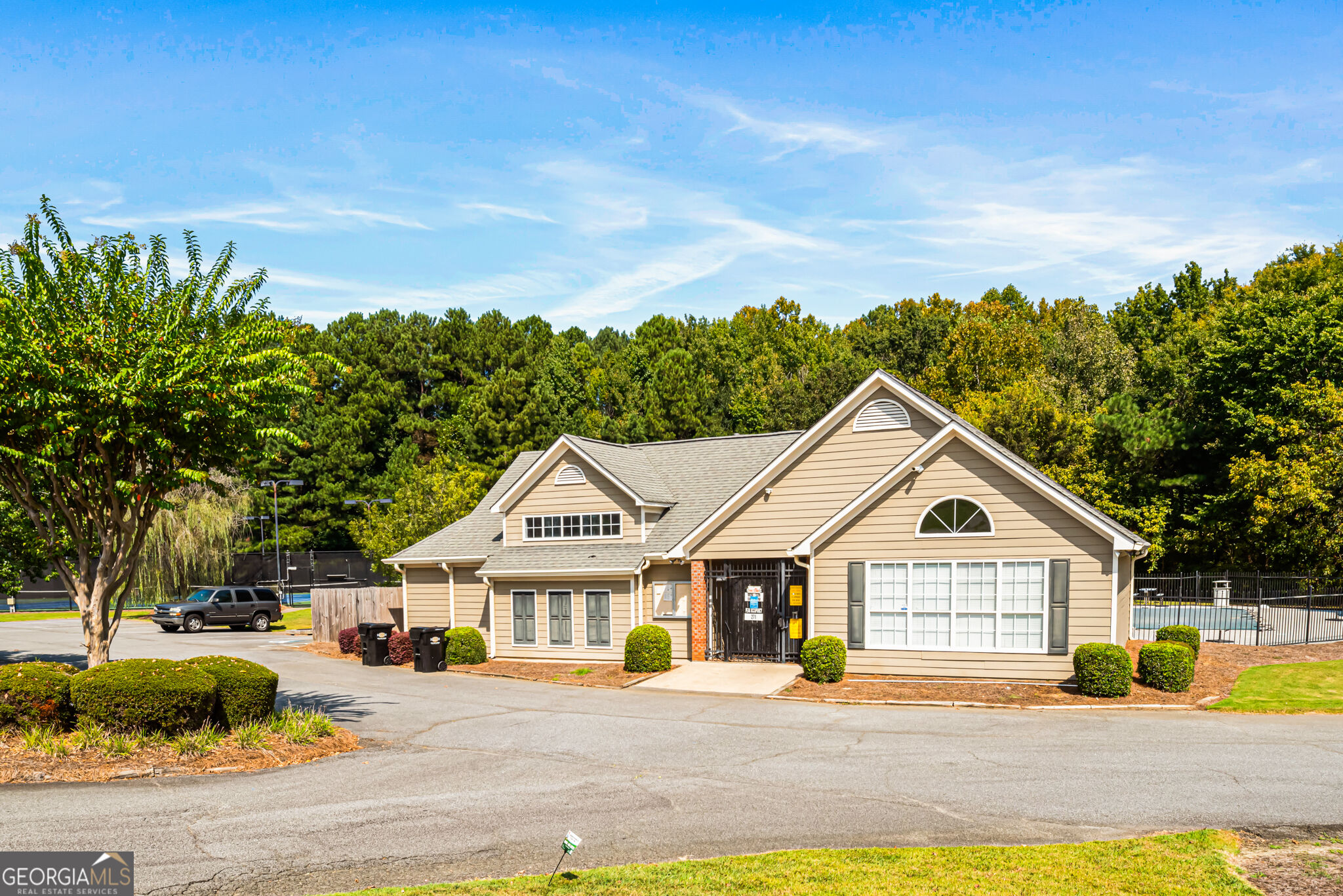 2586 Abbotts Glen Drive NW