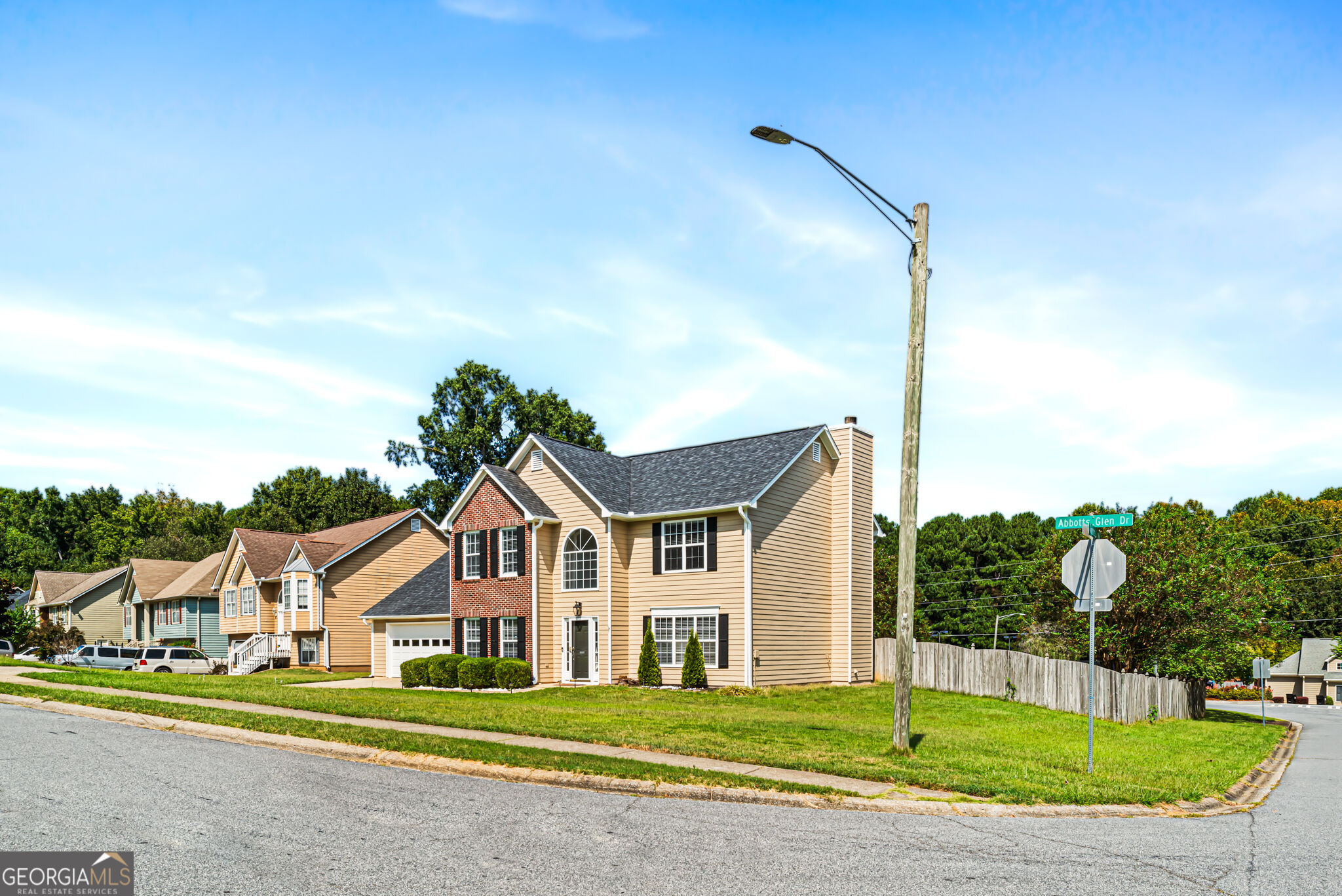 2586 Abbotts Glen Drive NW