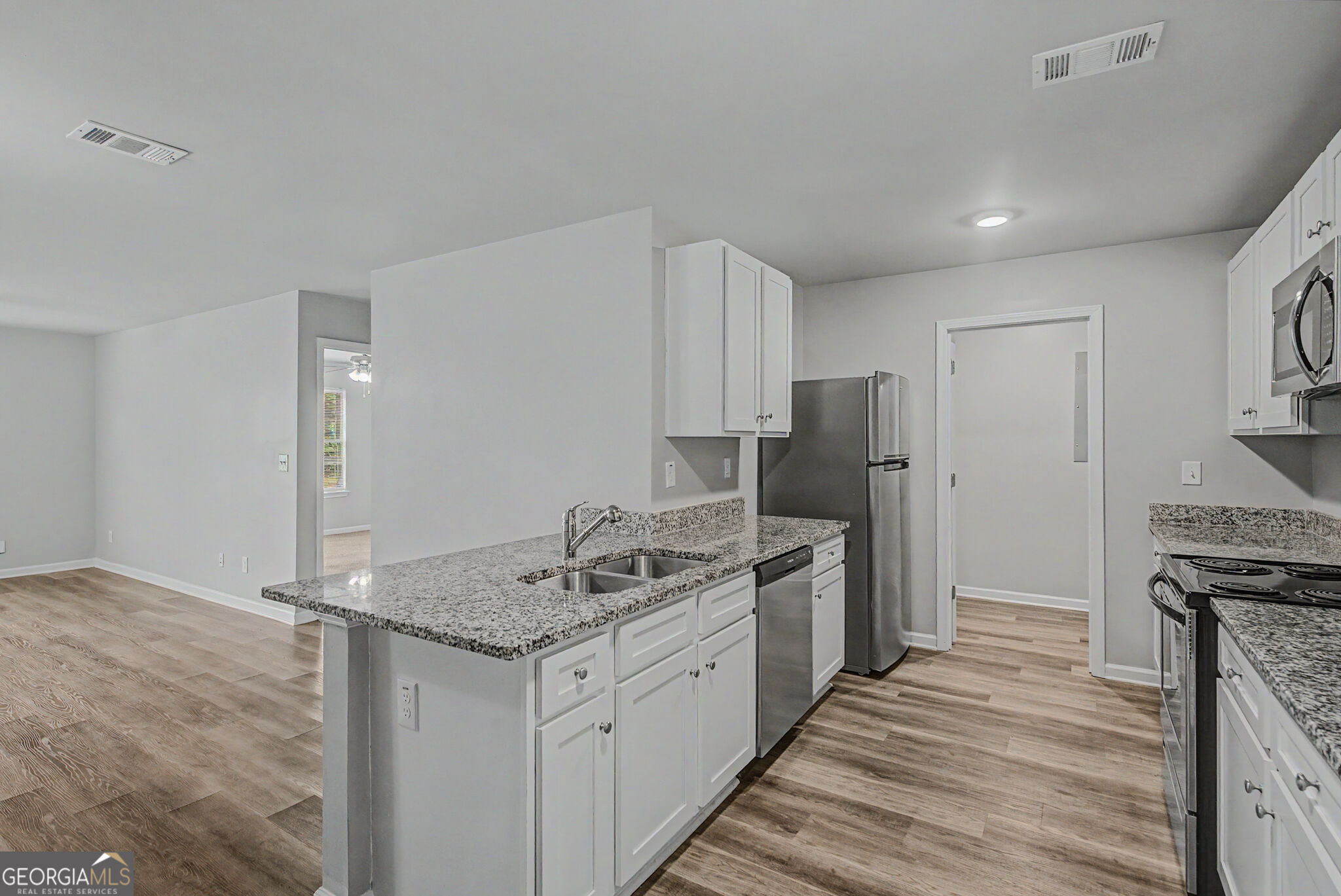 123 W Lexington Avenue