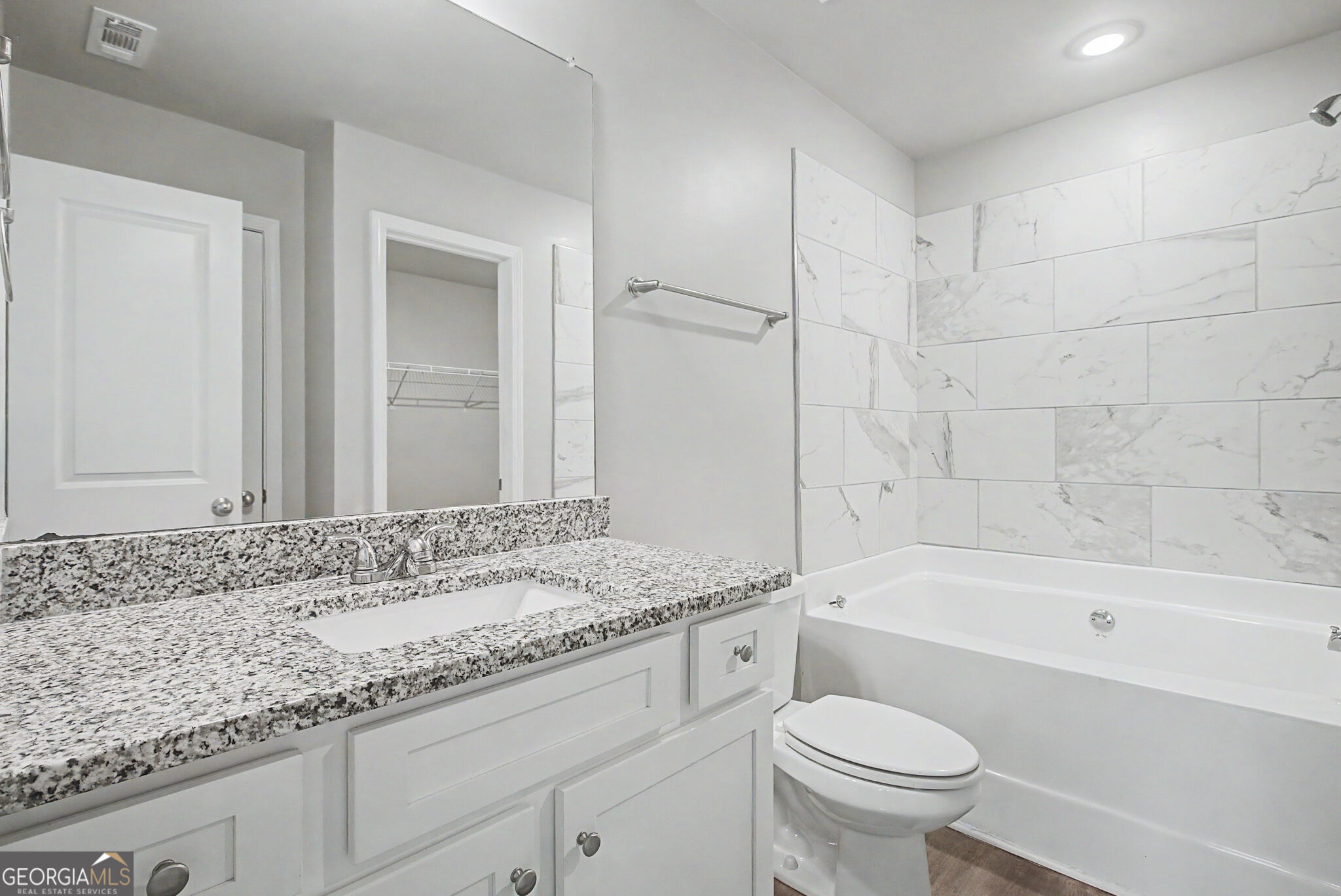 123 W Lexington Avenue
