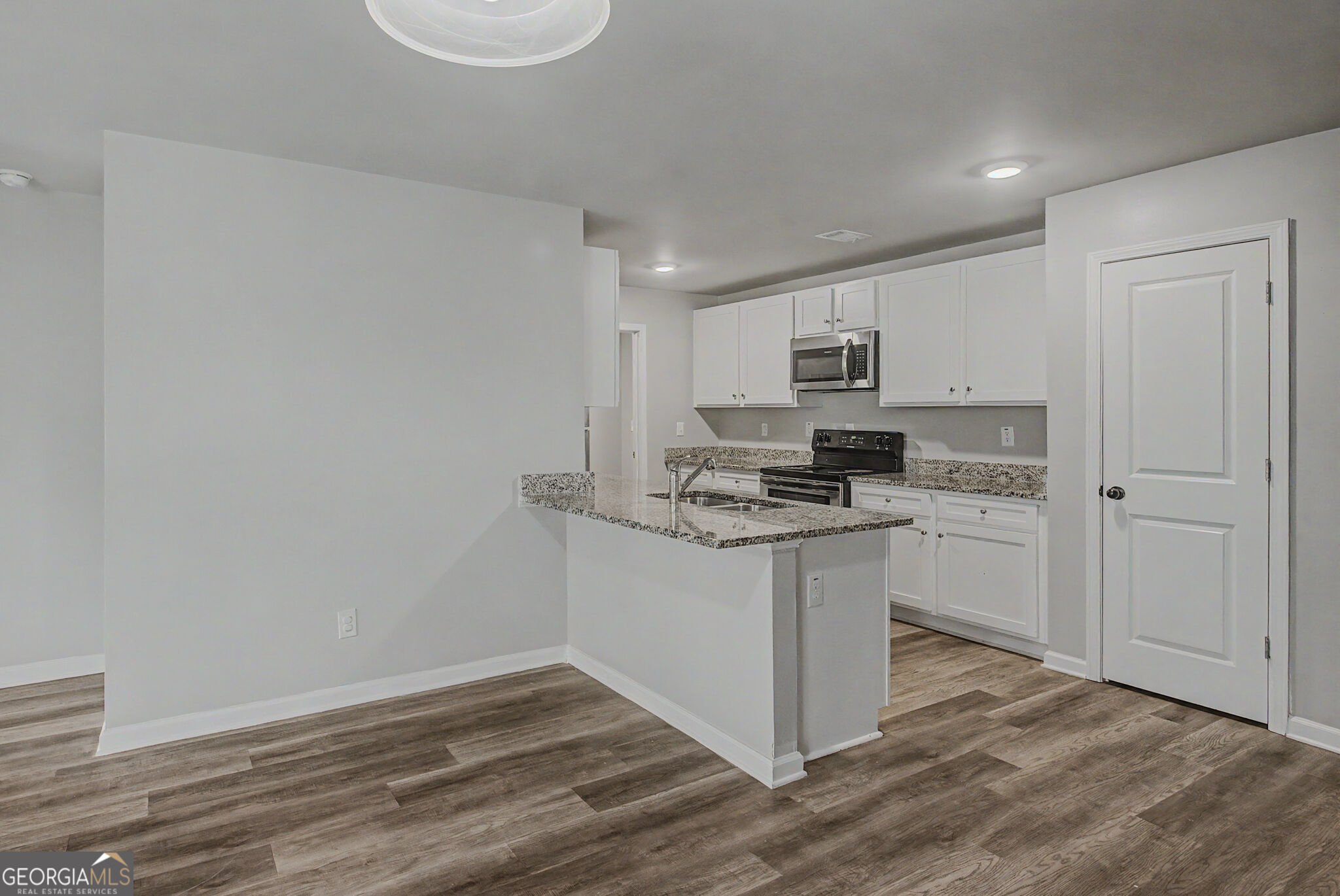 123 W Lexington Avenue