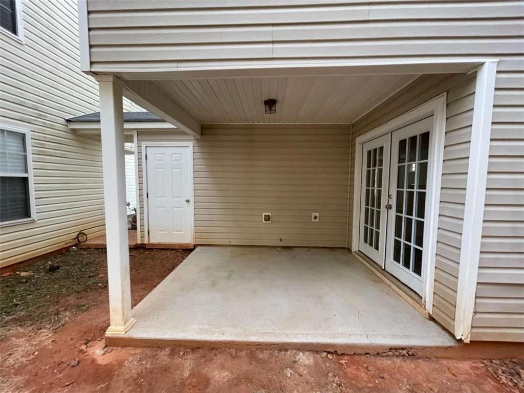 945 Lakeside Circle