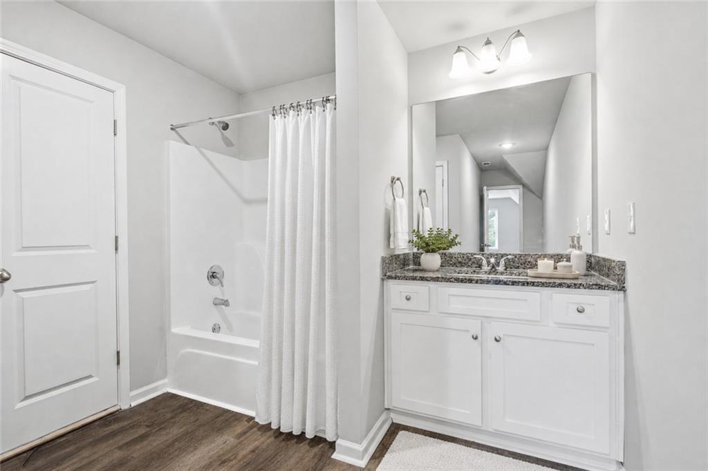 121 W Lexington Avenue
