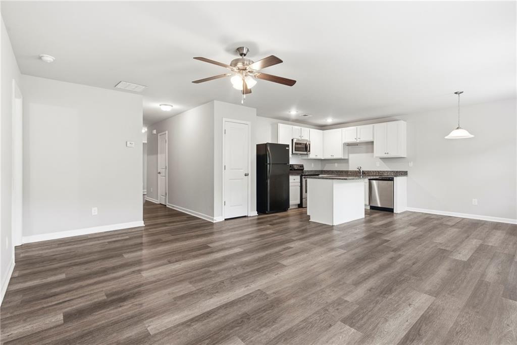 121 W Lexington Avenue