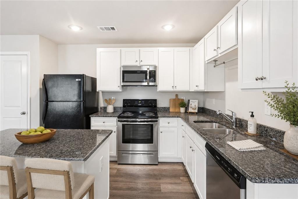 121 W Lexington Avenue