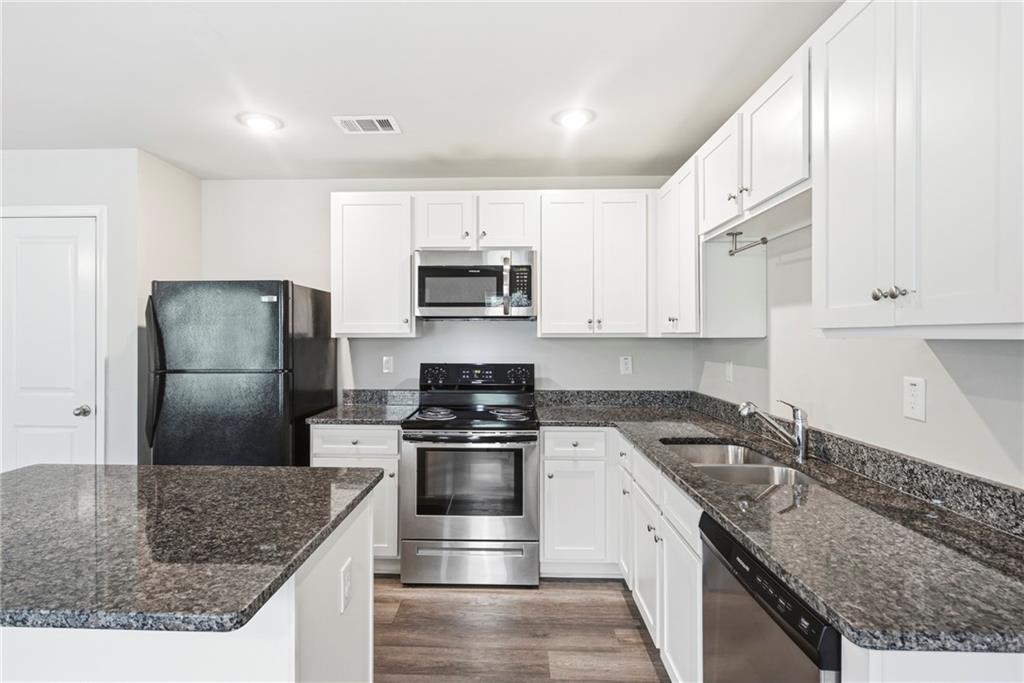 121 W Lexington Avenue
