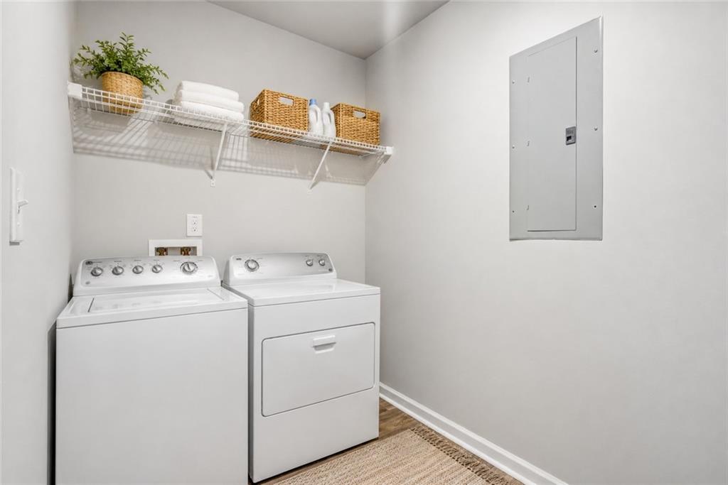 121 W Lexington Avenue