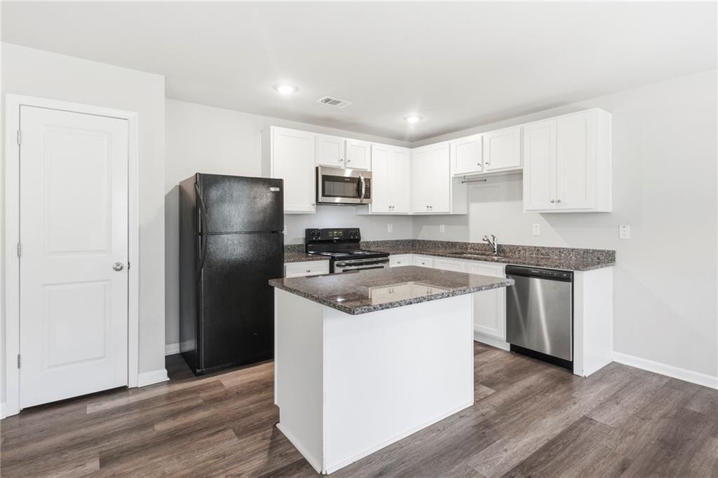 121 W Lexington Avenue