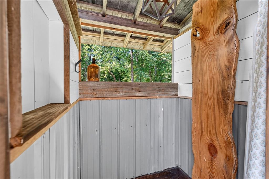 961 Birdie Road