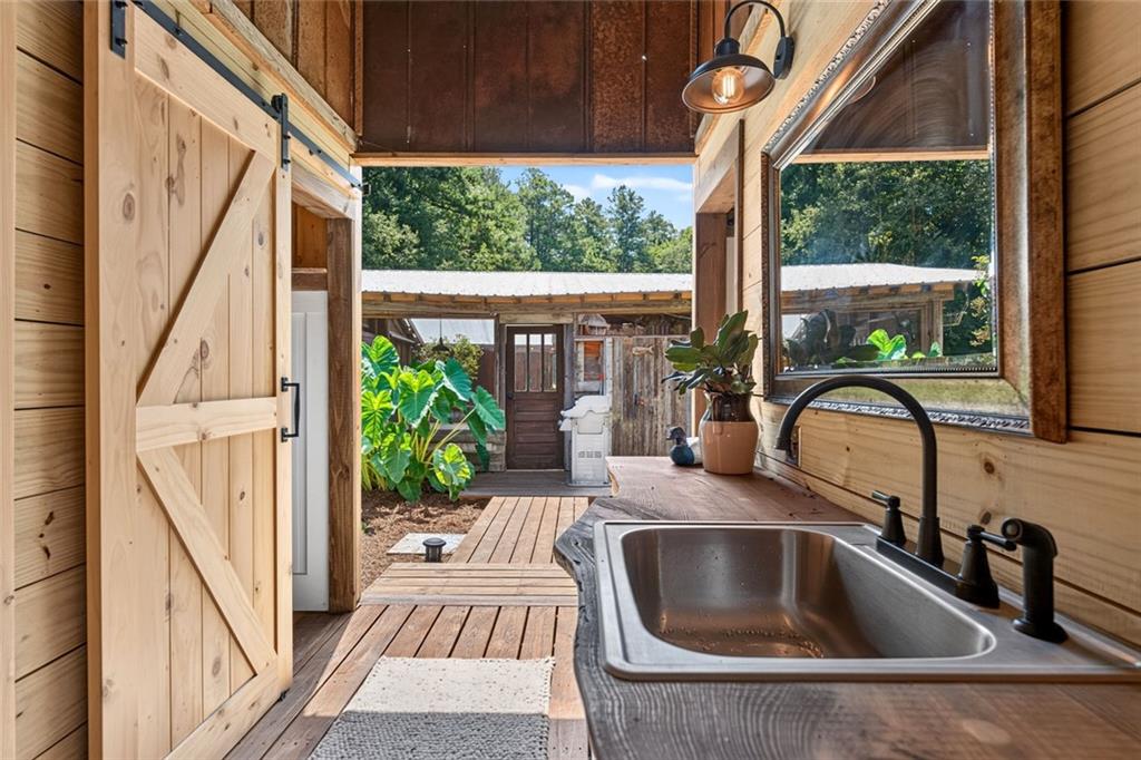961 Birdie Road