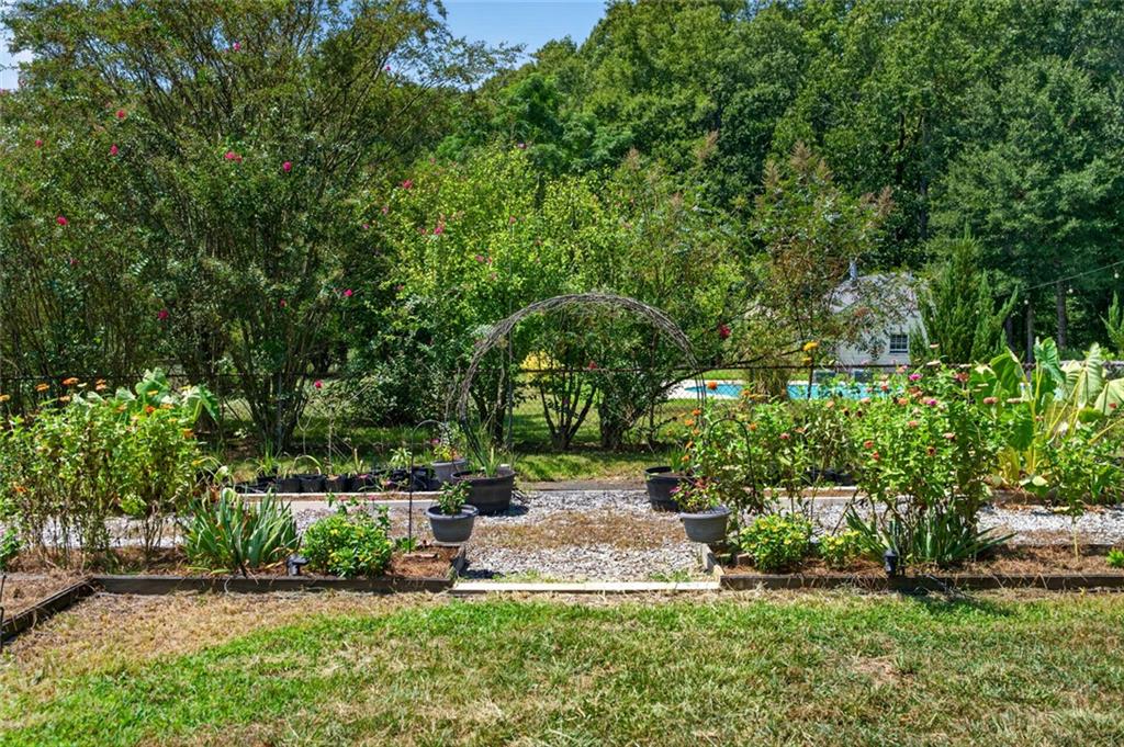961 Birdie Road