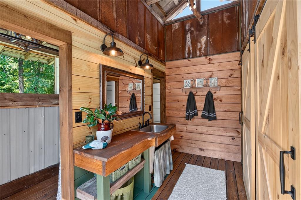 961 Birdie Road