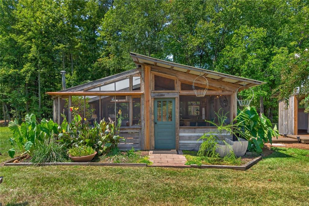 961 Birdie Road