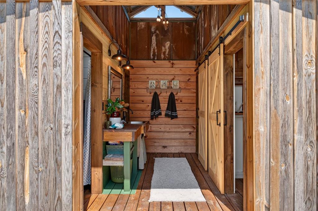 961 Birdie Road