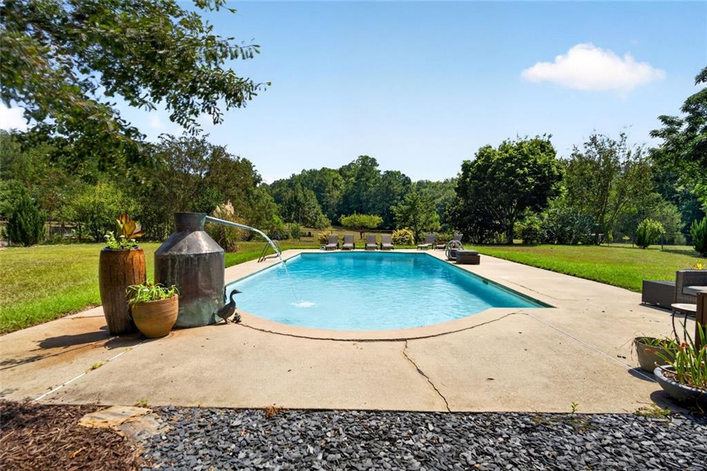 961 Birdie Road