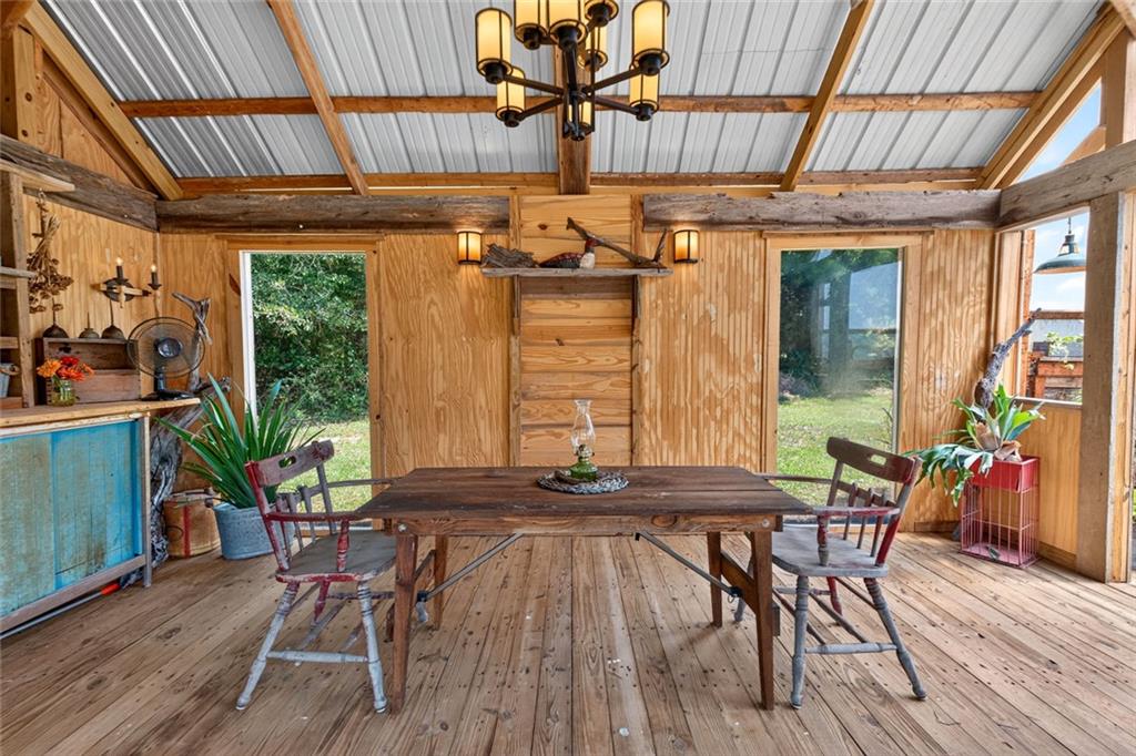 961 Birdie Road