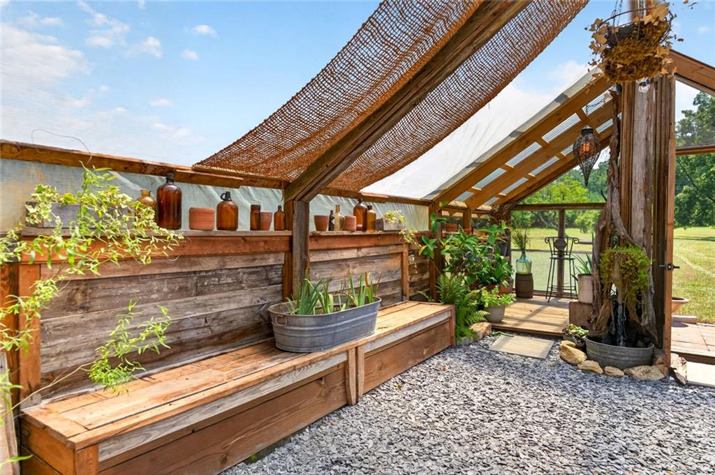961 Birdie Road