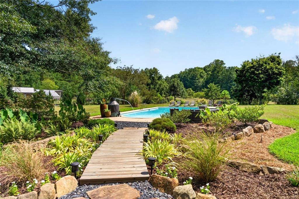 961 Birdie Road