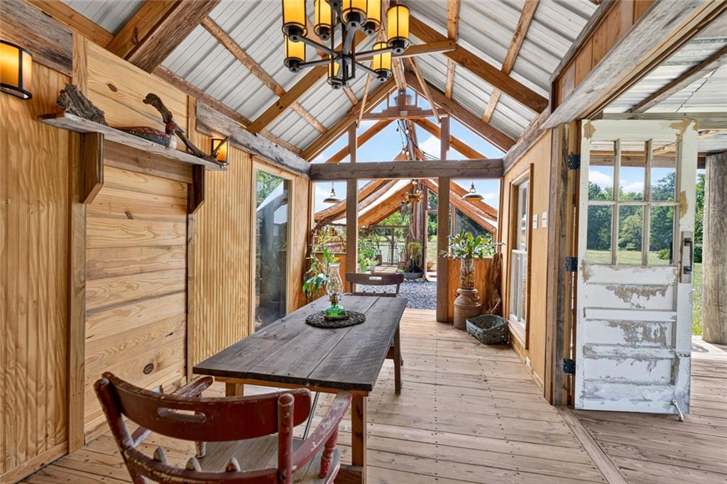961 Birdie Road