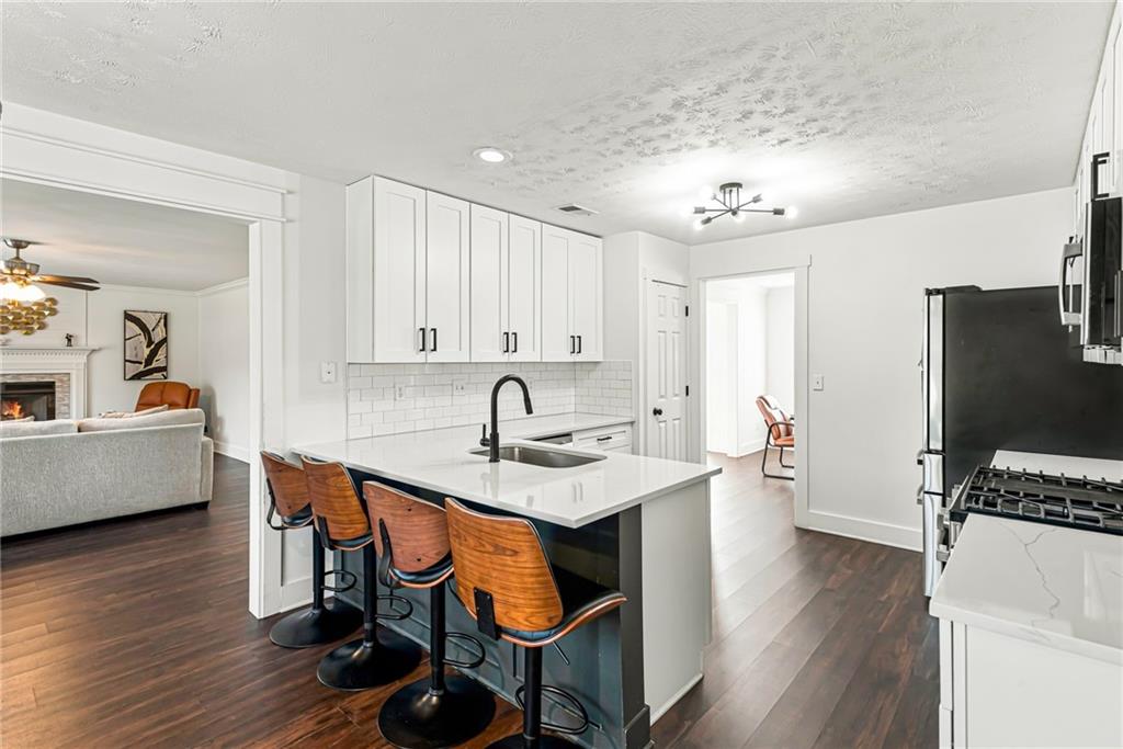 2586 Abbotts Glen Drive NW