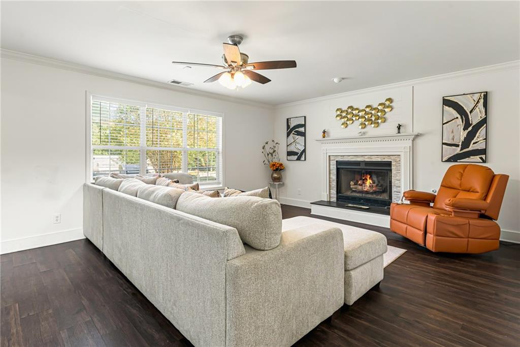 2586 Abbotts Glen Drive NW