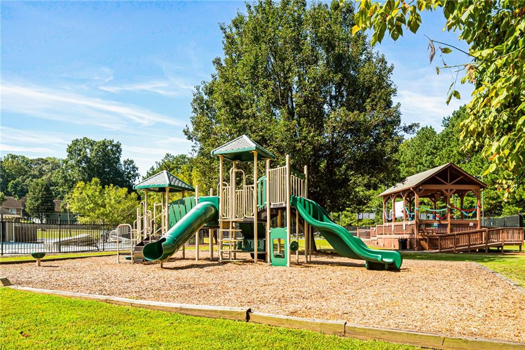 2586 Abbotts Glen Drive NW