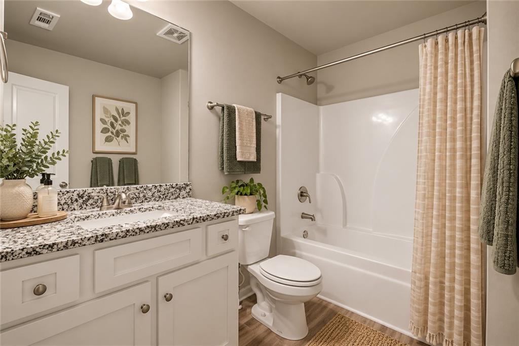 123 W Lexington Avenue