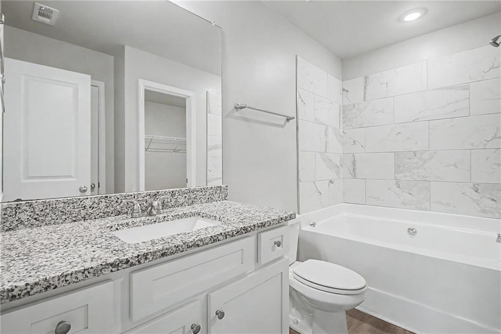 123 W Lexington Avenue