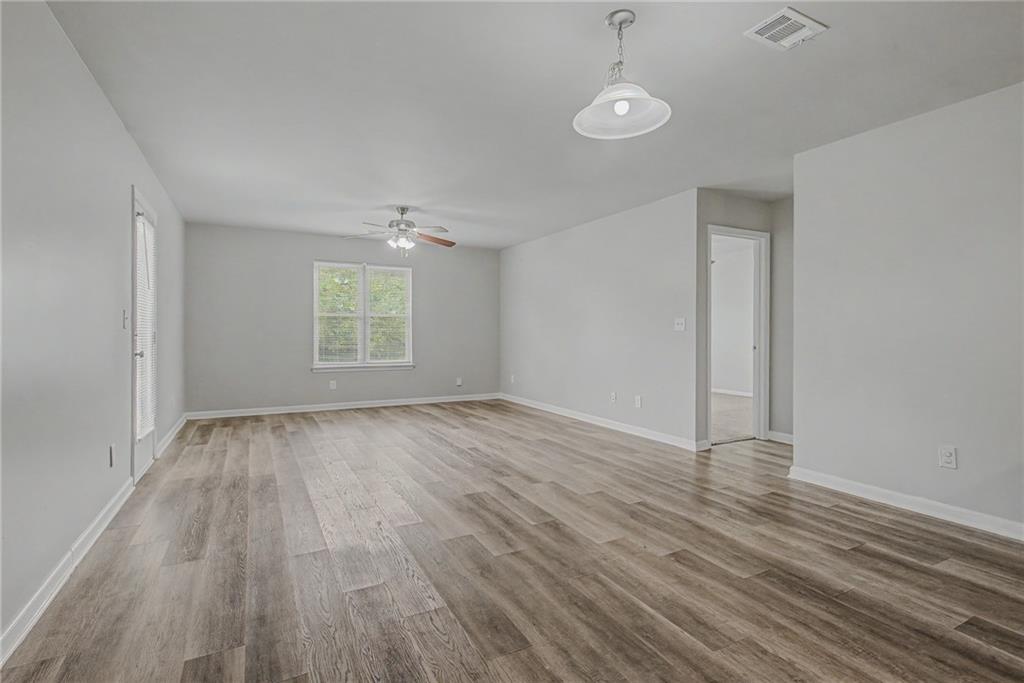 123 W Lexington Avenue