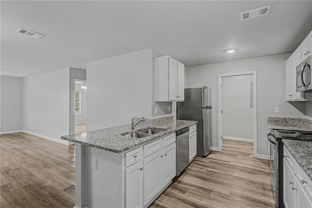 123 W Lexington Avenue