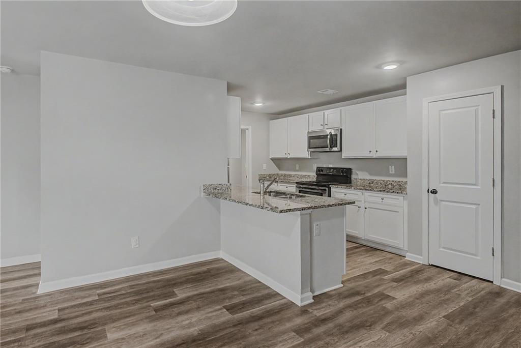 123 W Lexington Avenue