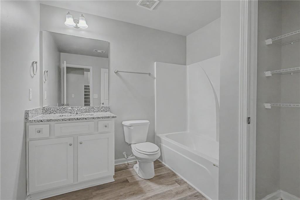 123 W Lexington Avenue