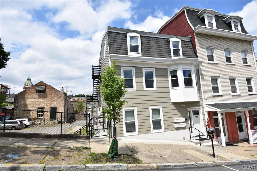 435 Ferry Street 3