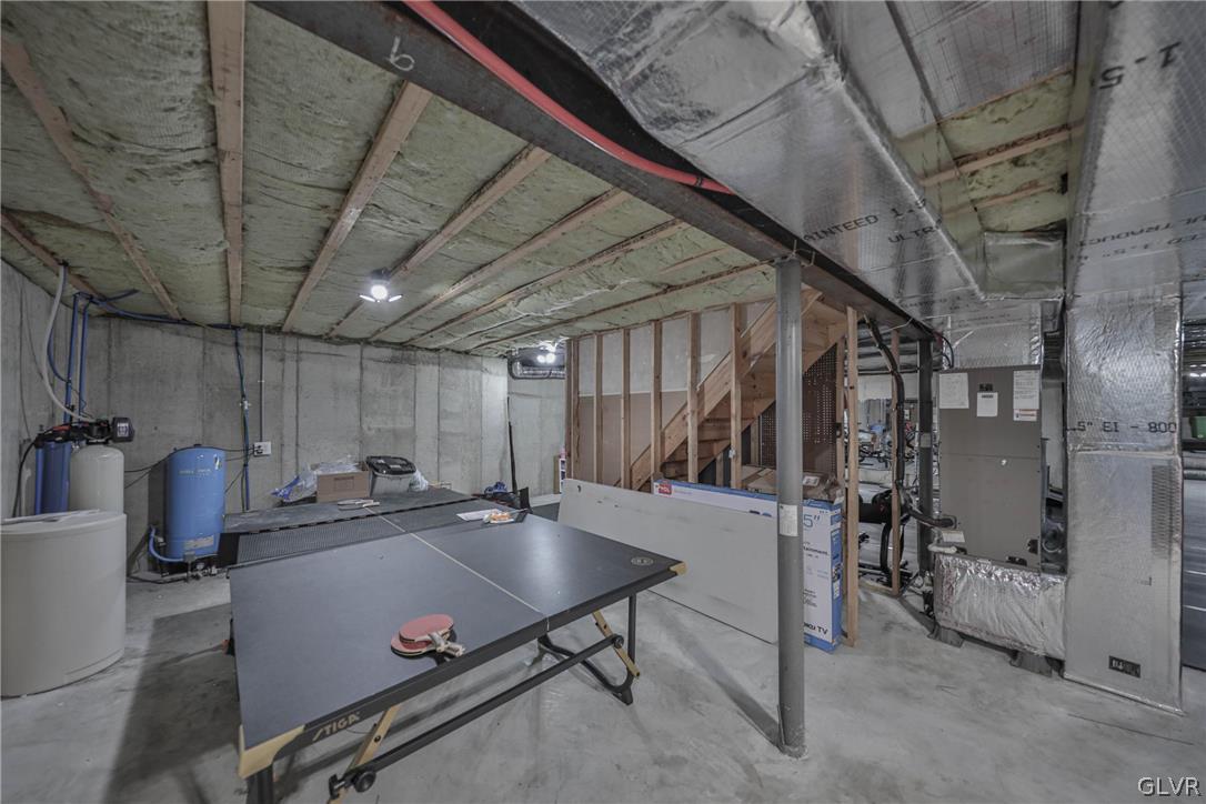 2704 New England Drive