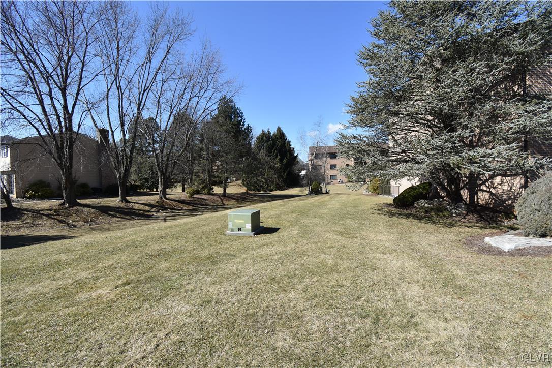 4509 North Hedgerow Drive