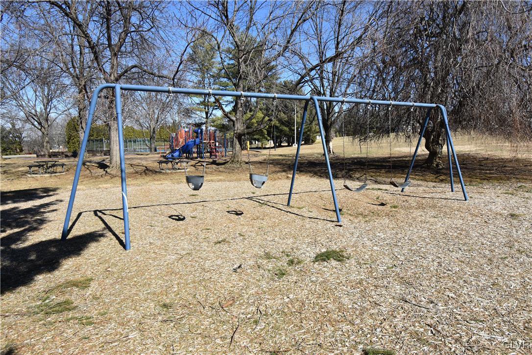 4509 North Hedgerow Drive