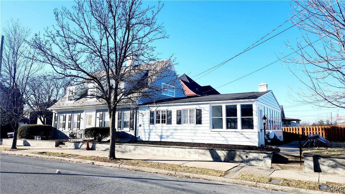 928 Linden Street