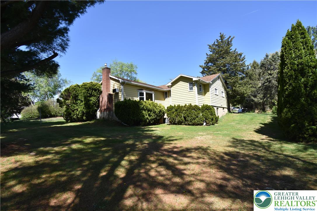 2400 Lawnherst Avenue