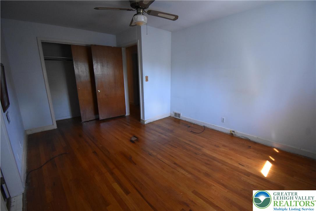 2400 Lawnherst Avenue