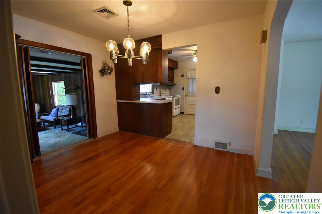 2400 Lawnherst Avenue