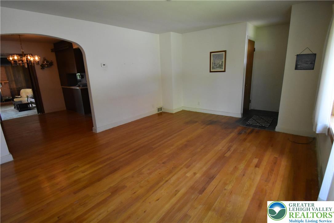 2400 Lawnherst Avenue
