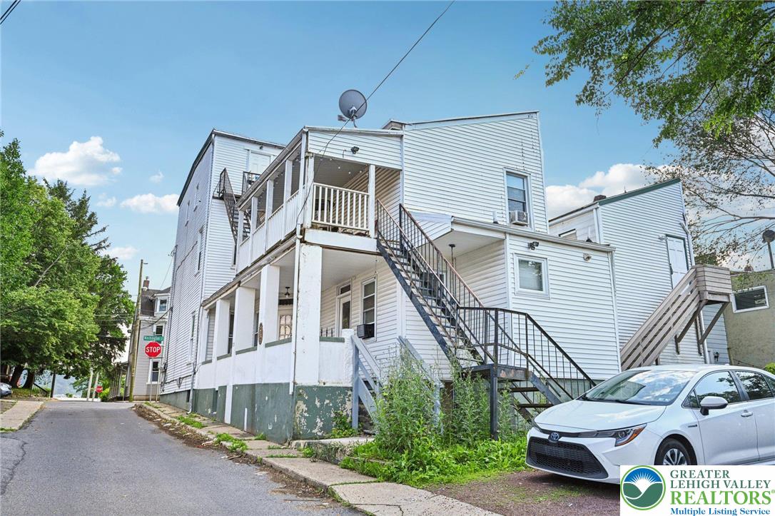 713 Washington Street