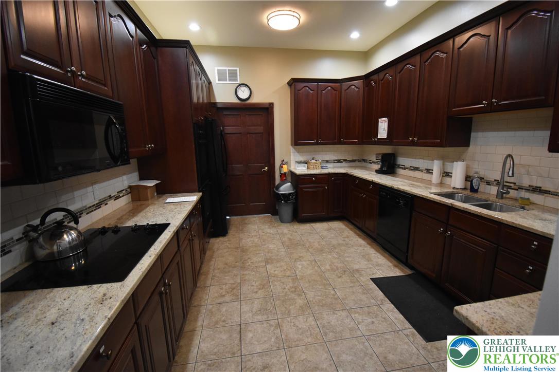 82 Glenmoor Circle South